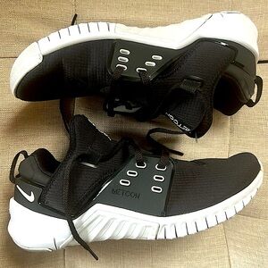 NIKE Free Netcon Woman’s Athletic Shoes - Size 9